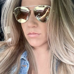 Meet your Posher, Shea